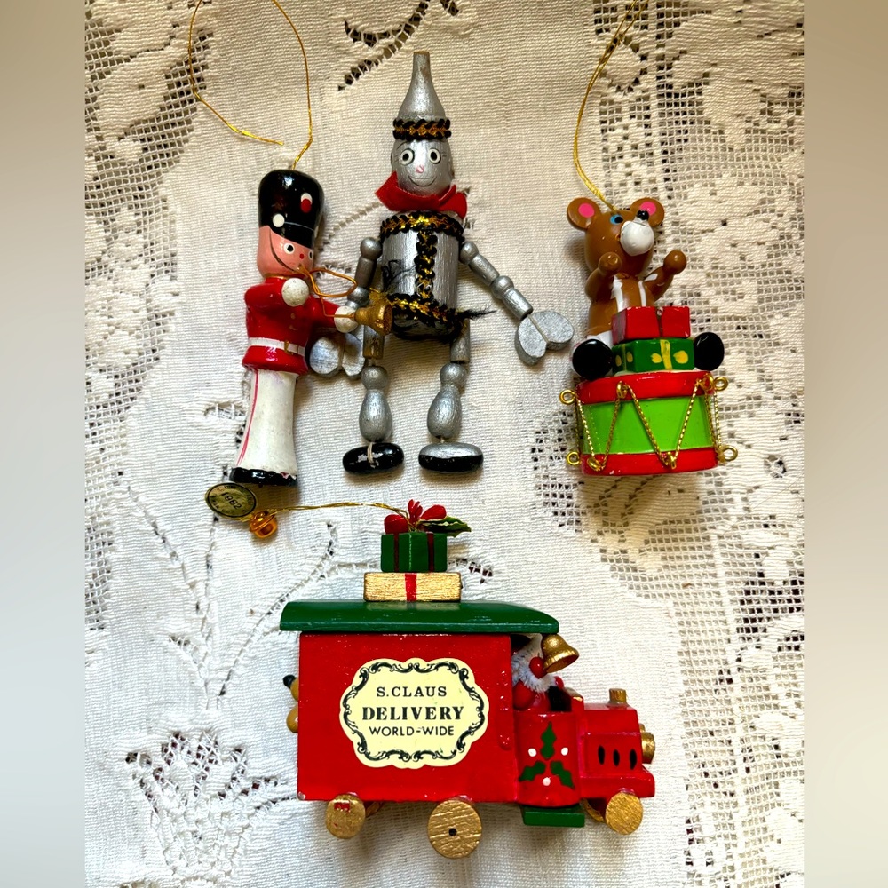 Vtg wooden Christmas ornaments 4